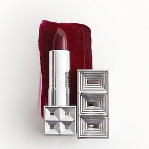 Auteur Crème Lip Color in Smoking on Screen